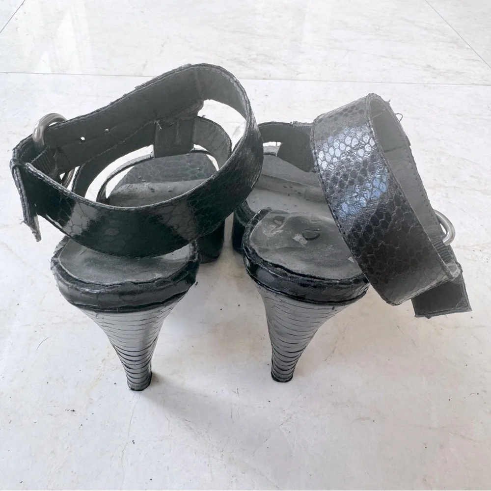 CL by Laundry strappy platform sandals black snake skin size 8M